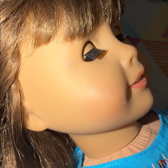 American girl doll with 2 shirts - Picture 7 of 7